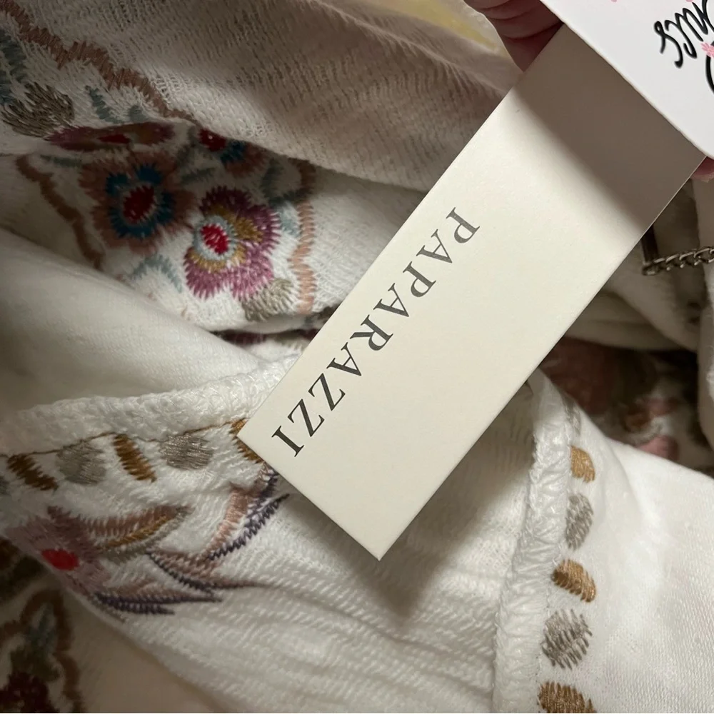 NWT Paparazzi Beautifully Embroidered Vest - Picture 5 of 9